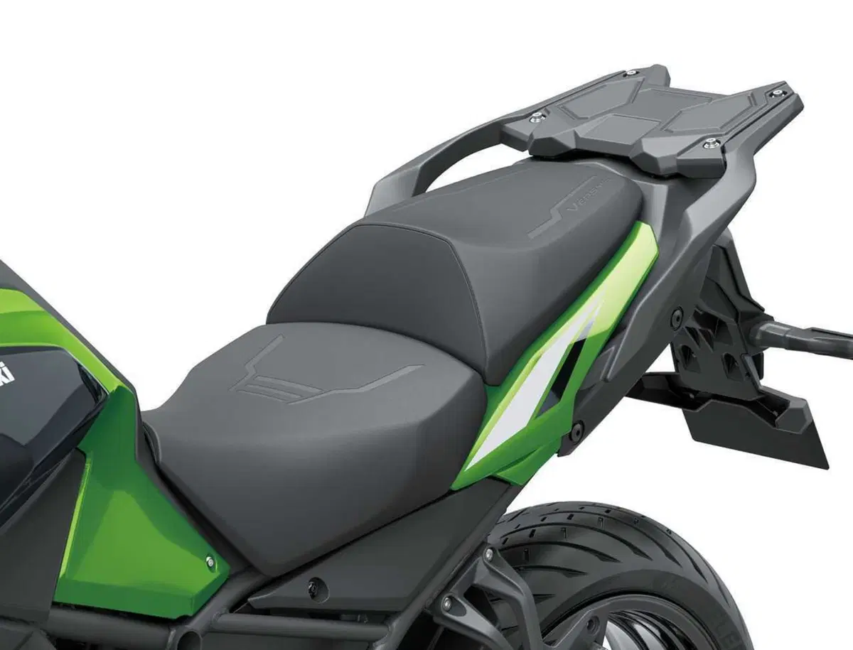 Ecco la Versys 900. Kawasaki svela tutto della nuova crossover: stile, dati tecnici e prezzo (43)