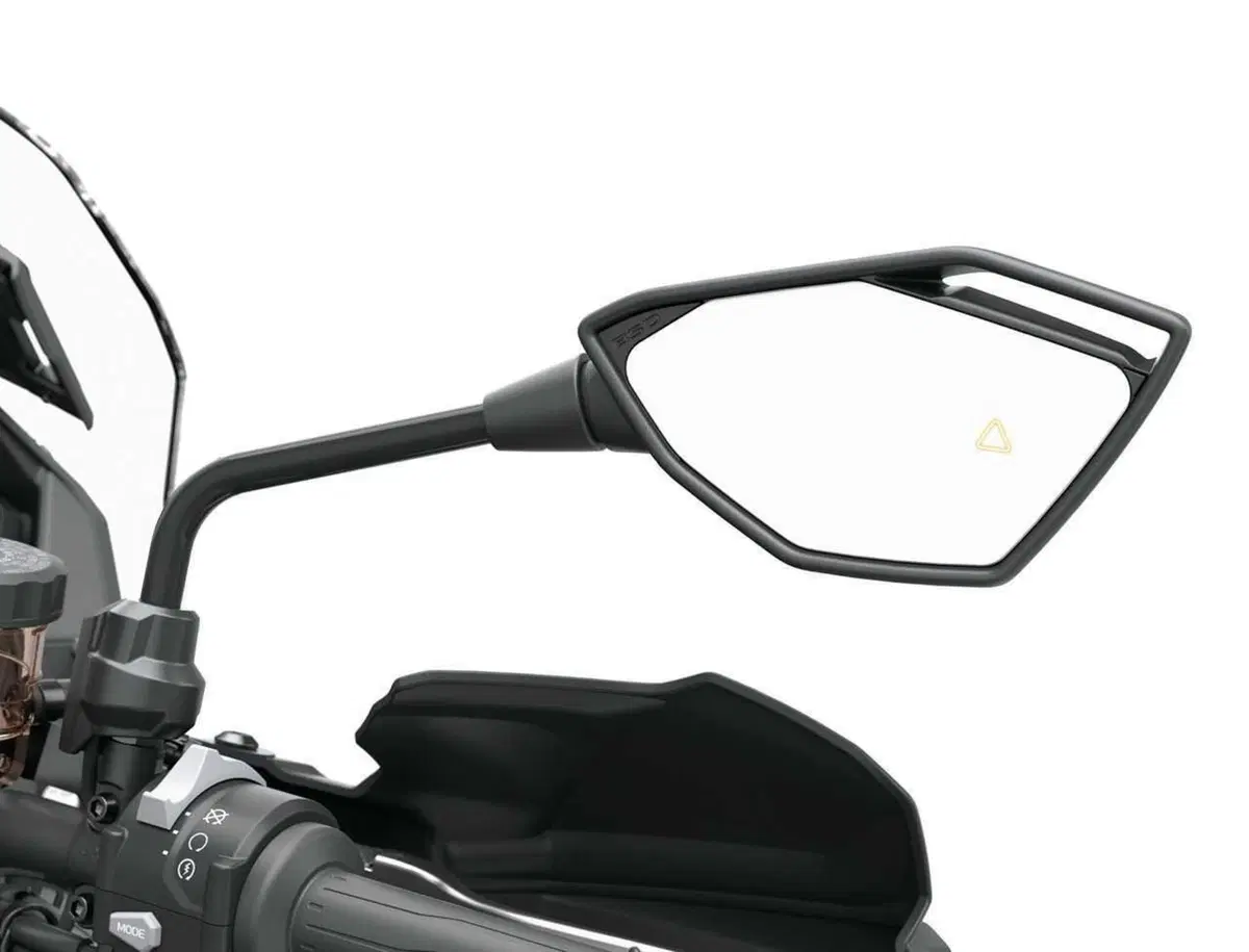 Ecco la Versys 900. Kawasaki svela tutto della nuova crossover: stile, dati tecnici e prezzo (52)