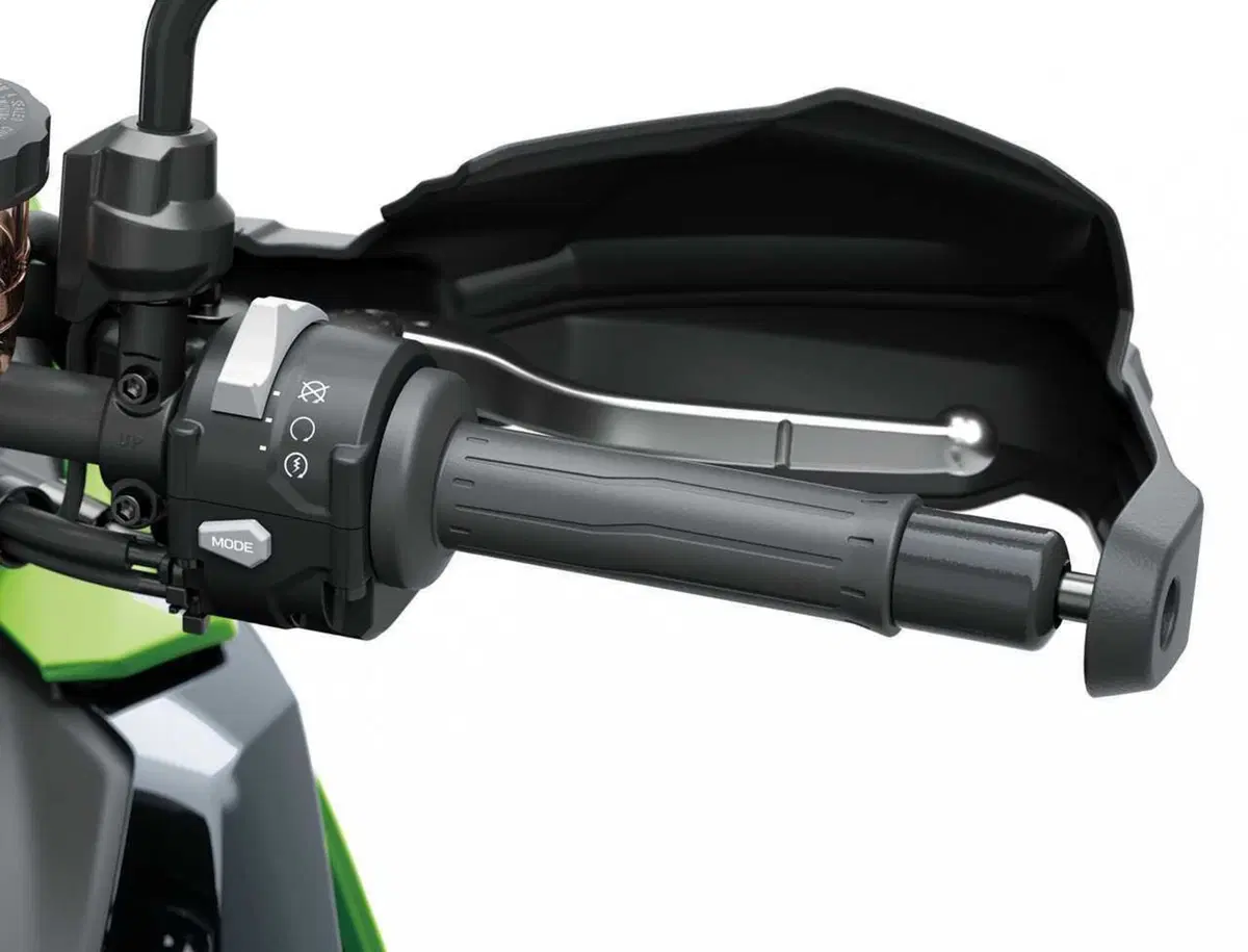 Ecco la Versys 900. Kawasaki svela tutto della nuova crossover: stile, dati tecnici e prezzo (53)