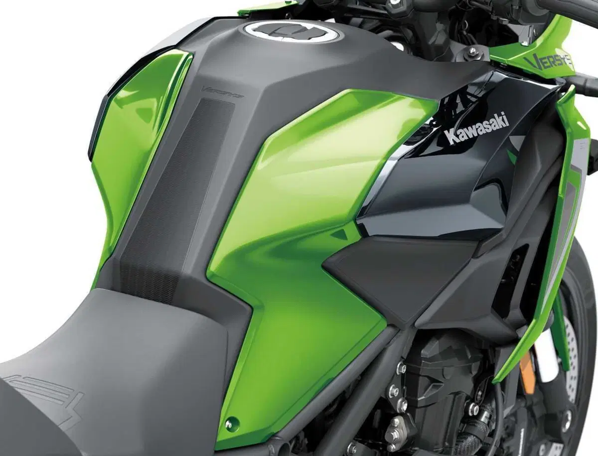 Ecco la Versys 900. Kawasaki svela tutto della nuova crossover: stile, dati tecnici e prezzo (56)