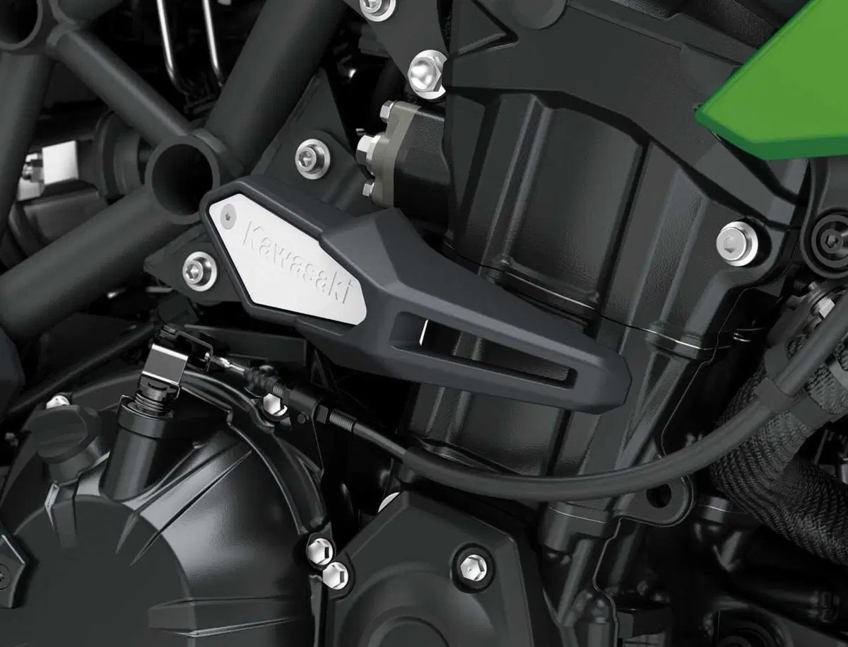 Ecco la Versys 900. Kawasaki svela tutto della nuova crossover: stile, dati tecnici e prezzo (58)