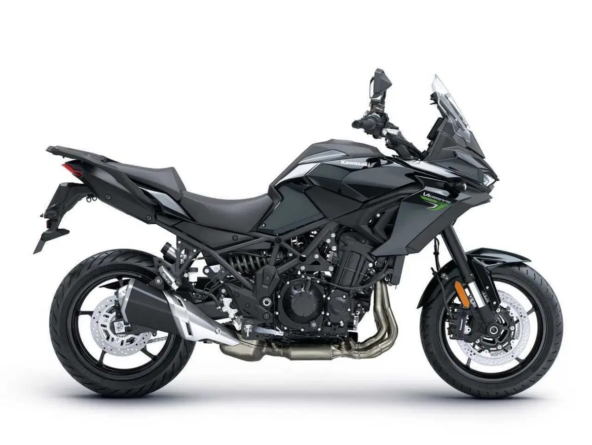 Ecco la Versys 900. Kawasaki svela tutto della nuova crossover: stile, dati tecnici e prezzo (75)