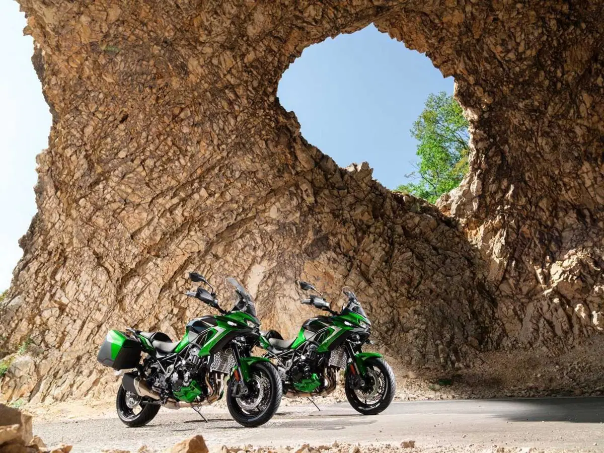 Ecco la Versys 900. Kawasaki svela tutto della nuova crossover: stile, dati tecnici e prezzo (4)