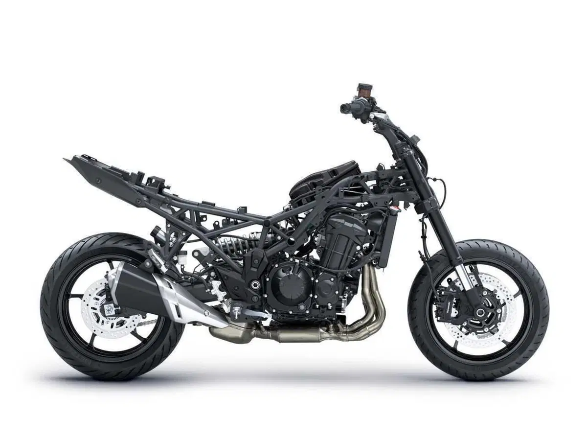 Ecco la Versys 900. Kawasaki svela tutto della nuova crossover: stile, dati tecnici e prezzo (23)