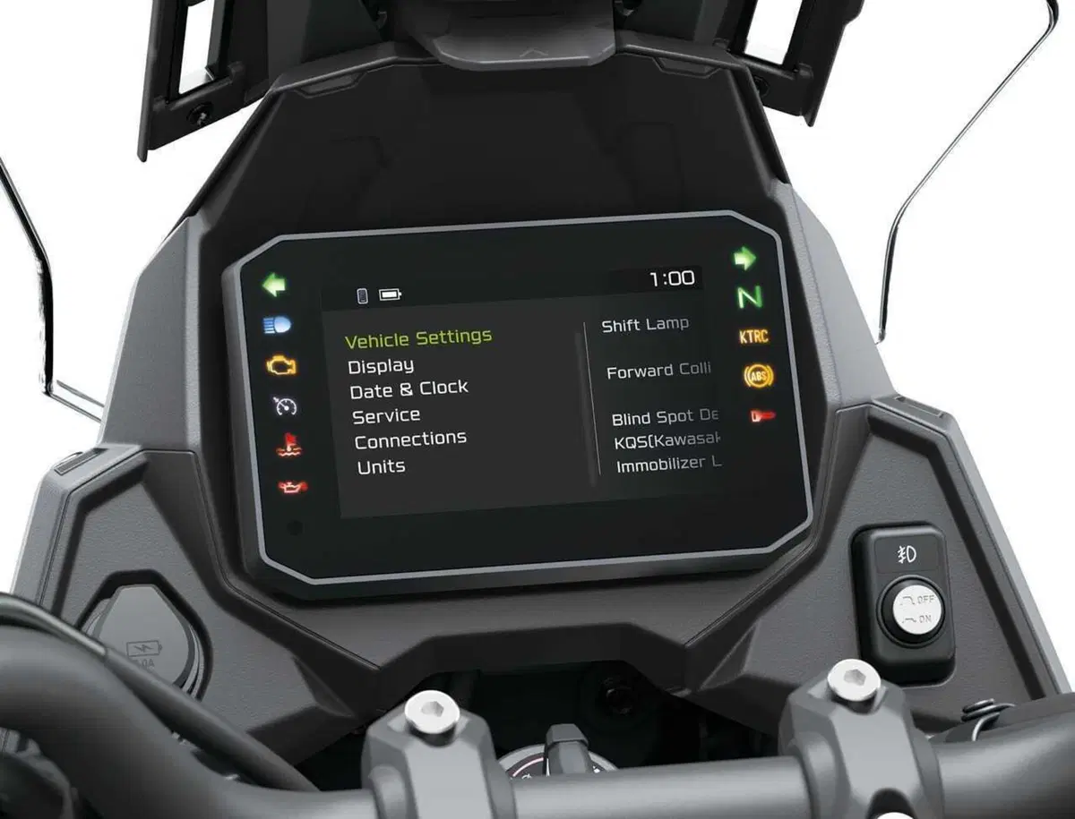 Ecco la Versys 900. Kawasaki svela tutto della nuova crossover: stile, dati tecnici e prezzo (50)