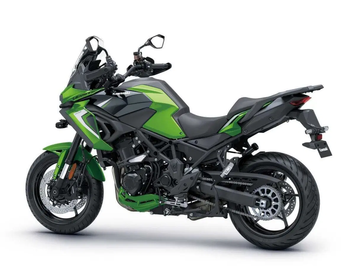 Ecco la Versys 900. Kawasaki svela tutto della nuova crossover: stile, dati tecnici e prezzo (65)