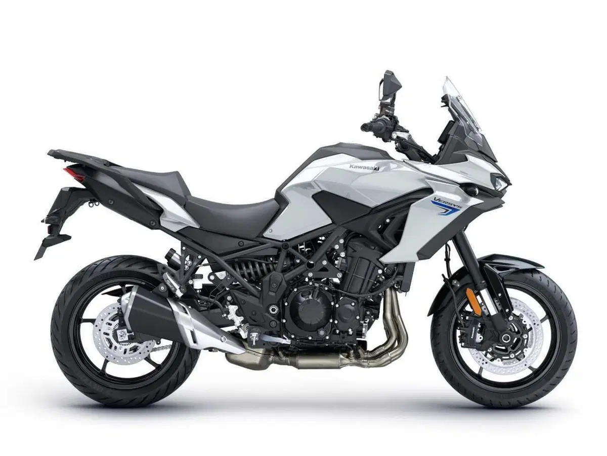 Ecco la Versys 900. Kawasaki svela tutto della nuova crossover: stile, dati tecnici e prezzo (68)