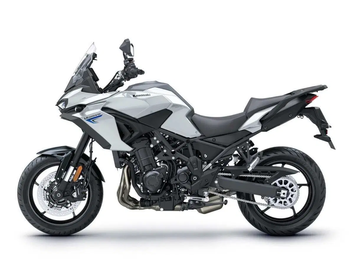 Ecco la Versys 900. Kawasaki svela tutto della nuova crossover: stile, dati tecnici e prezzo (69)
