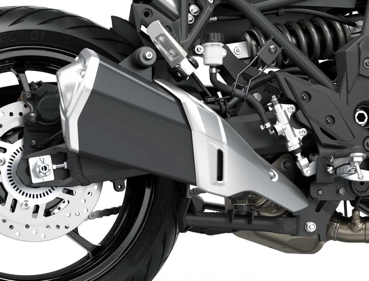 Ecco la Versys 900. Kawasaki svela tutto della nuova crossover: stile, dati tecnici e prezzo (58)