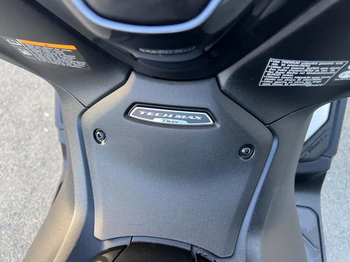 Yamaha T-Max 560 Tech Max (2022 - 24) (11)