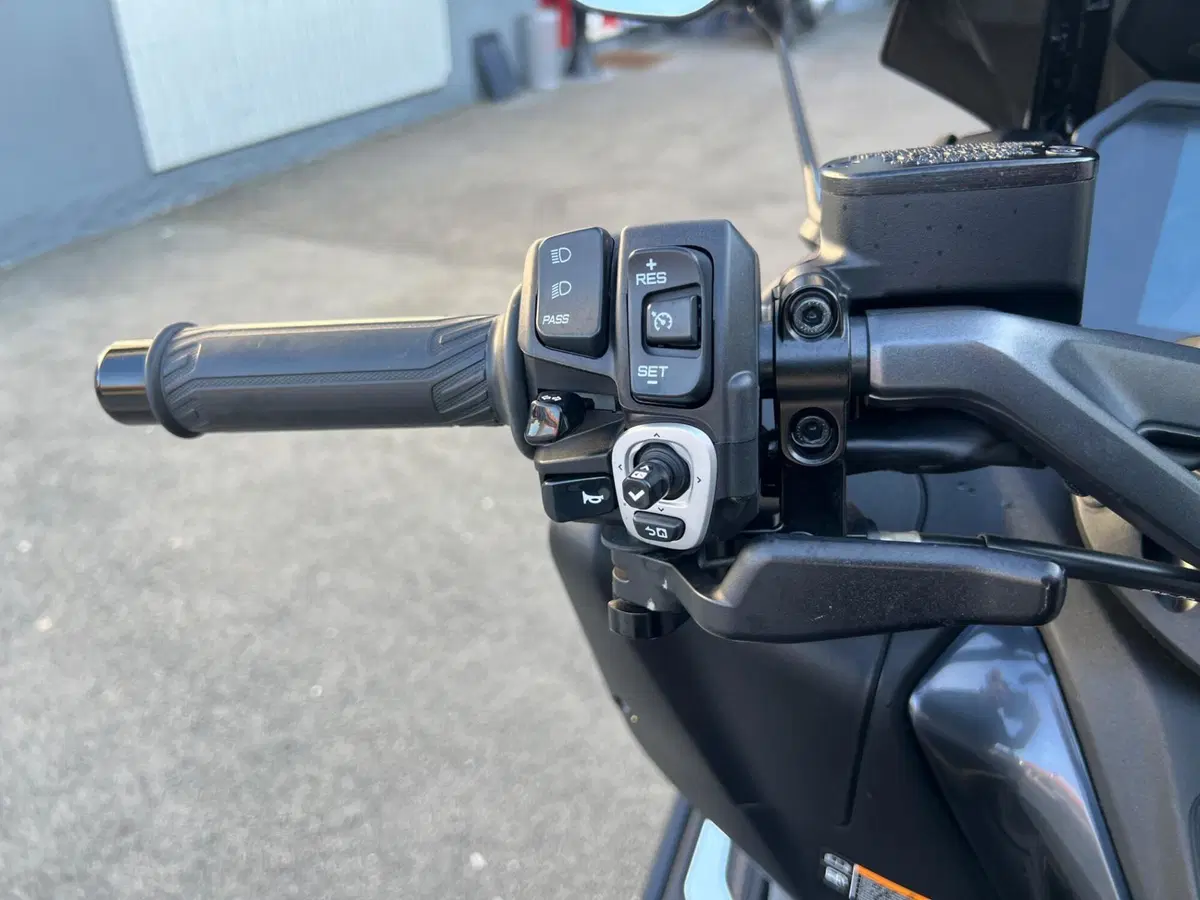 Yamaha T-Max 560 Tech Max (2022 - 24) (13)