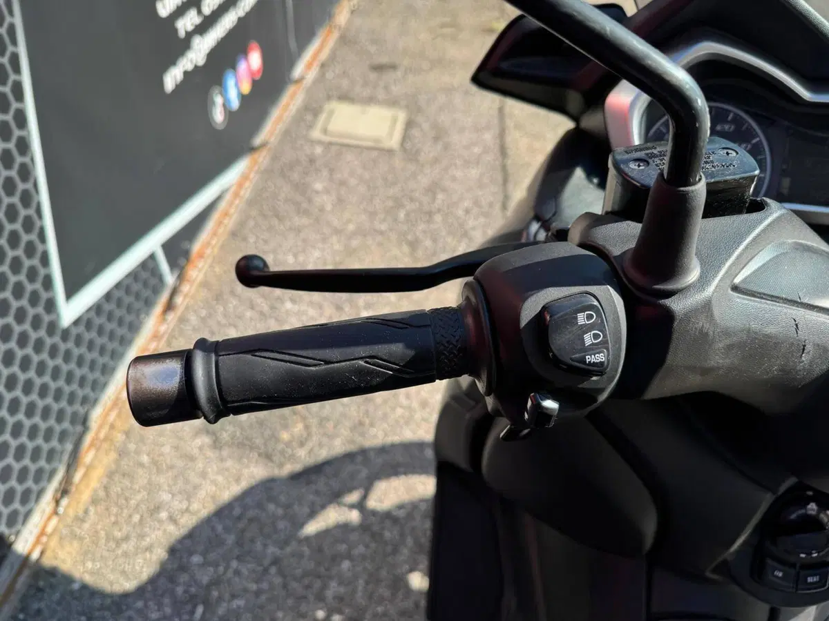 Yamaha X-Max 300 ABS (2017 - 20) (18)