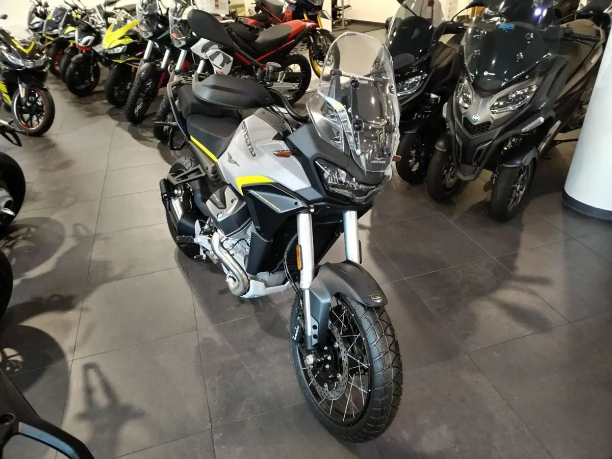 Moto Guzzi Stelvio (2024 - 26) (4)