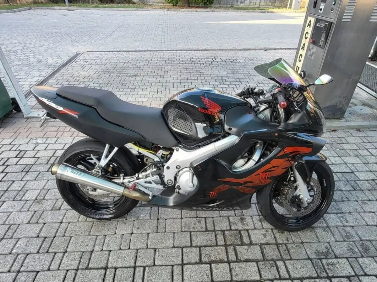 Honda CBR 600 F (1999 - 00) (4)
