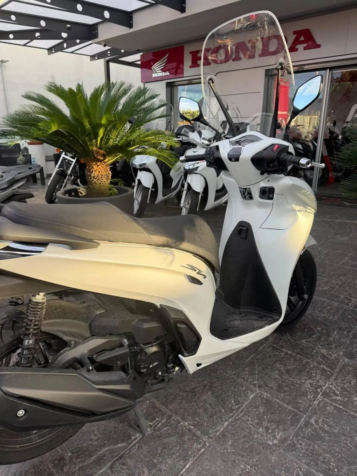 Honda SH 350 (2021 - 24) (3)