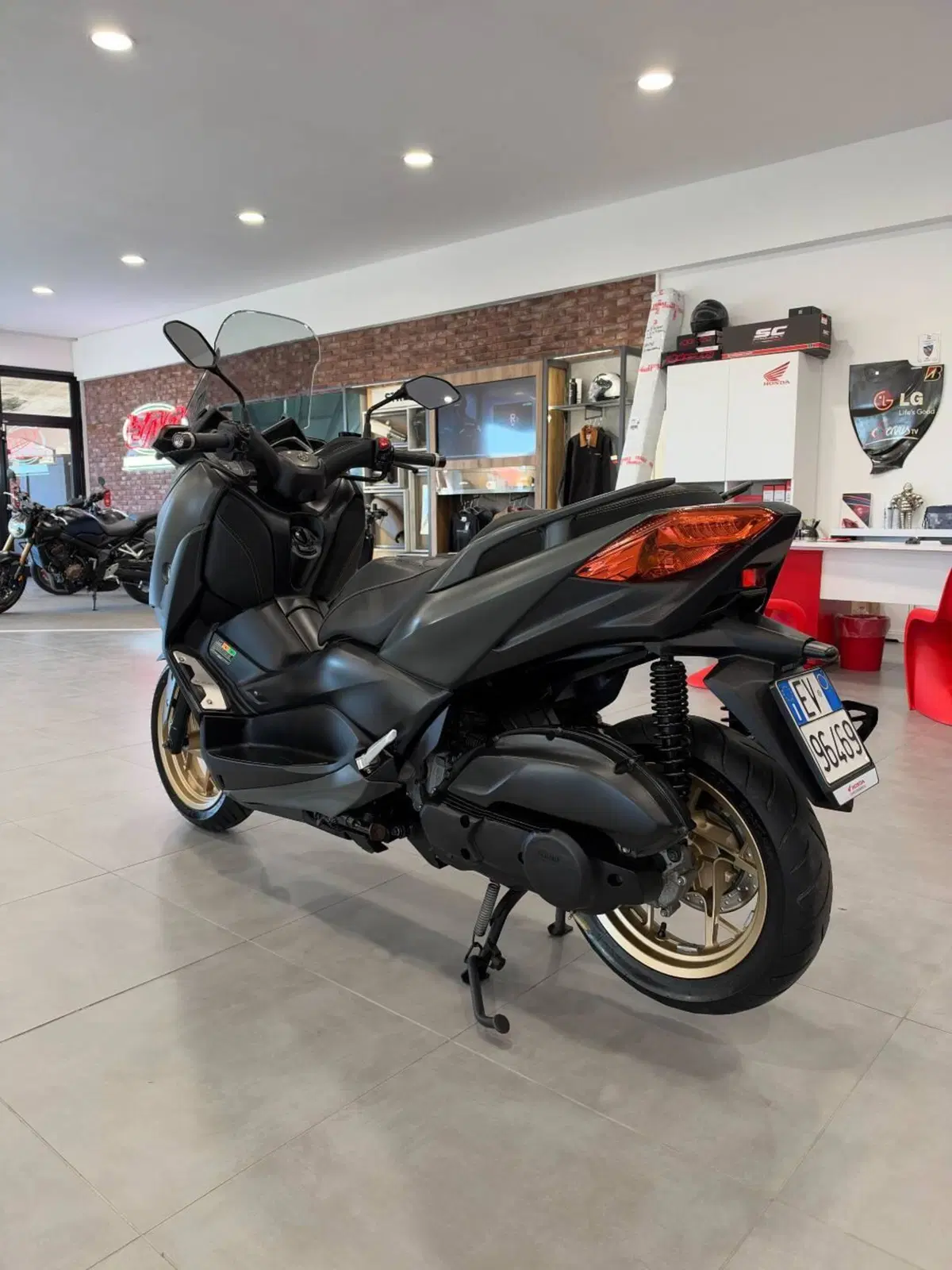 Yamaha X-Max 125 Tech Max (2021 - 24) (4)