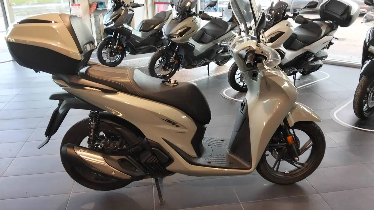 Honda SH 150i (2024 - 25) (2)