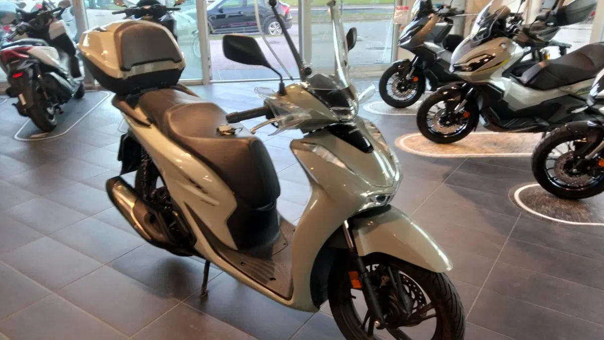 Honda SH 150i (2024 - 25) (3)