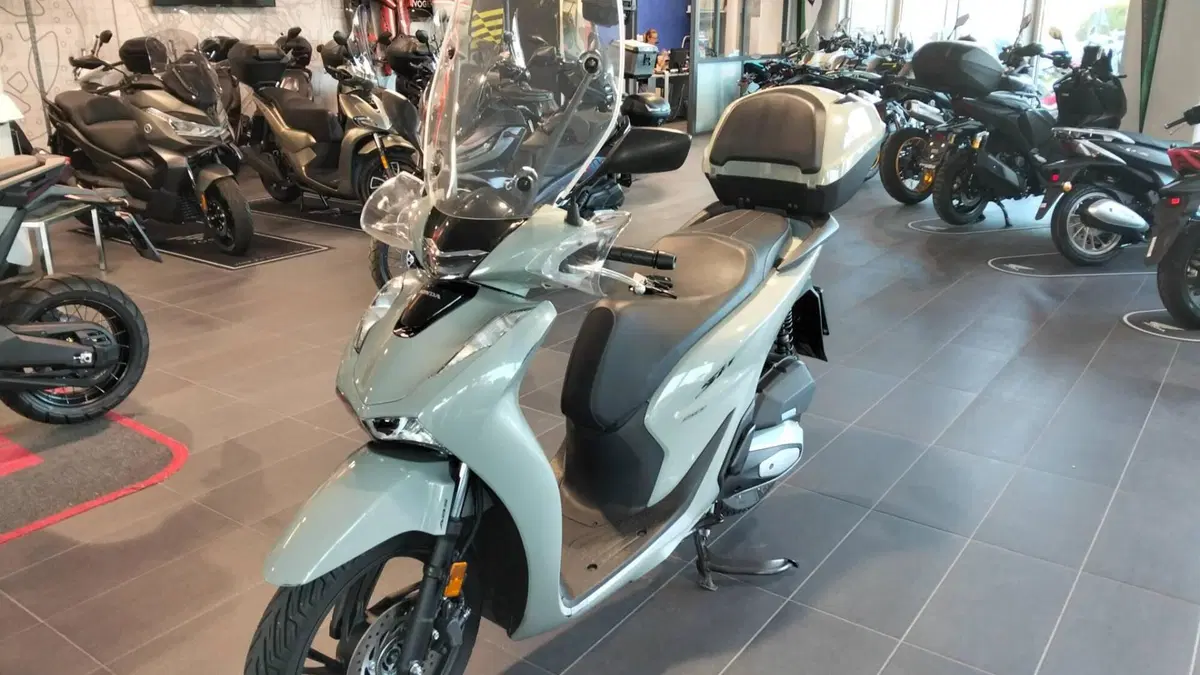 Honda SH 150i (2024 - 25) (4)