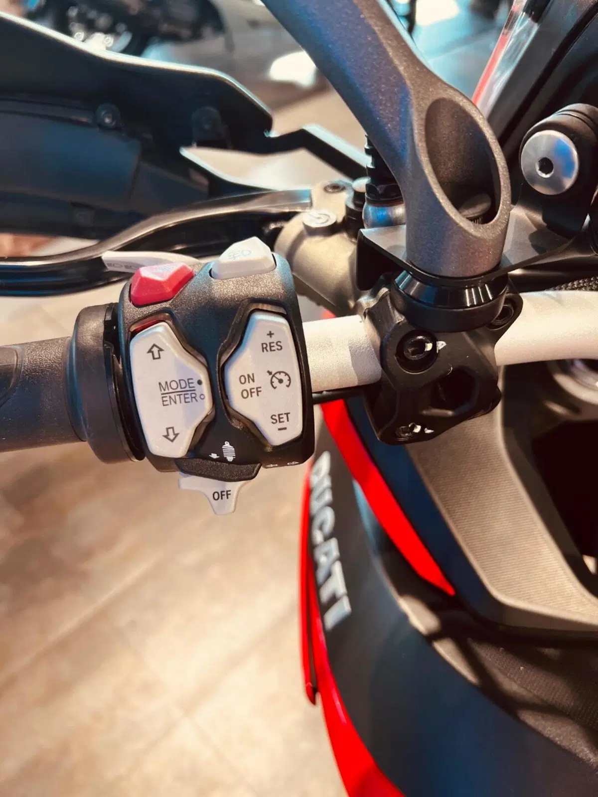 Ducati Multistrada V2 S (2022 - 24) (4)