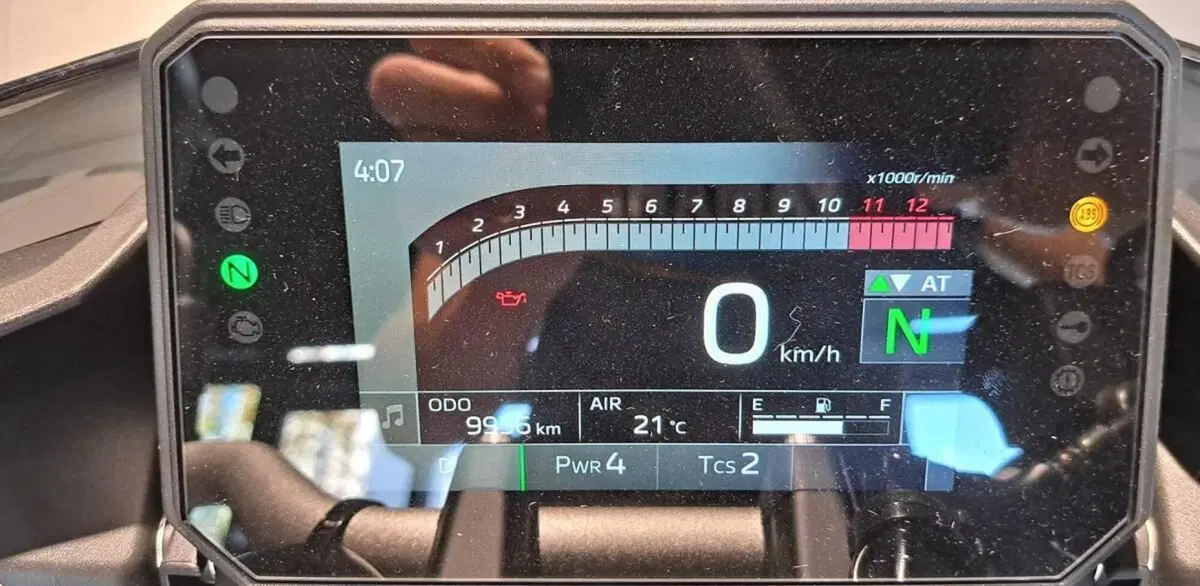 Yamaha MT-07 Y-AMT (2025 - 26) (4)
