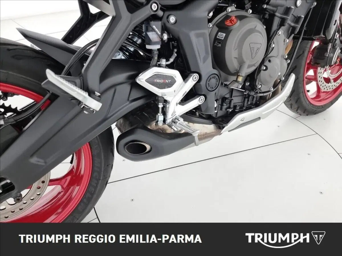 Triumph Trident 660 Triple Tribute Edition (2025 - 26) (17)