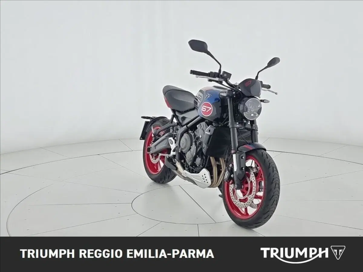 Triumph Trident 660 Triple Tribute Edition (2025 - 26) (4)