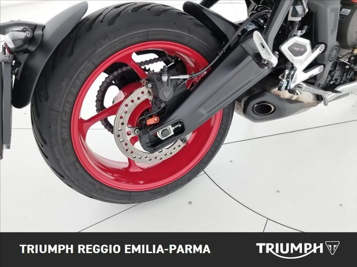 Triumph Trident 660 Triple Tribute Edition (2025 - 26) (16)