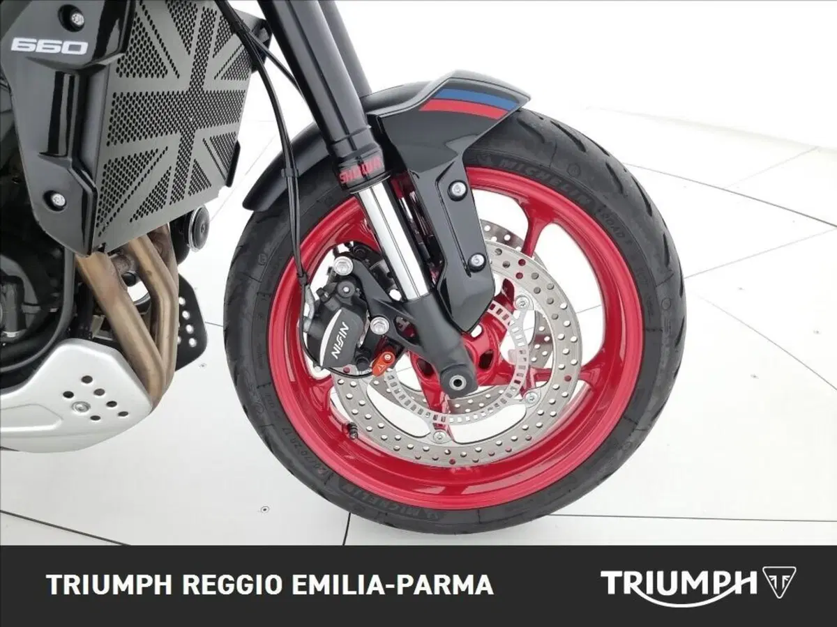 Triumph Trident 660 Triple Tribute Edition (2025 - 26) (21)