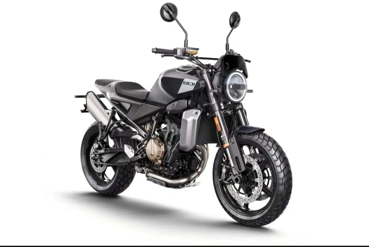 Husqvarna Svartpilen 801 (2024 - 26) (2)