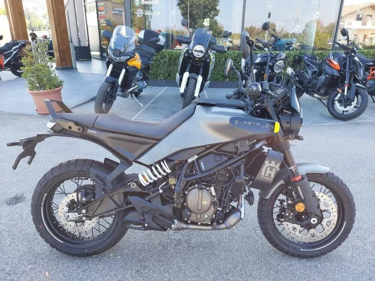 Husqvarna Svartpilen 125 (2024 - 26) (2)