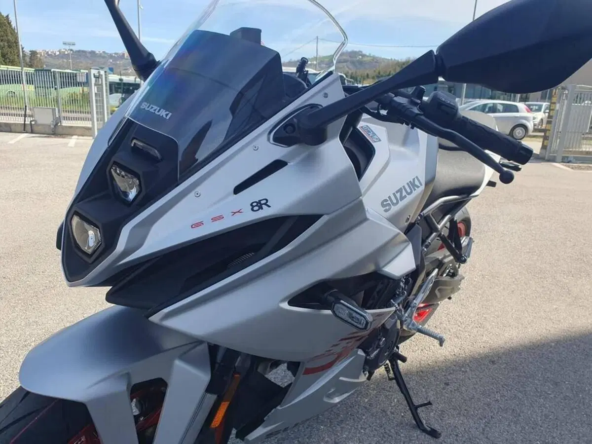Suzuki GSX-8R (2024 - 26) (5)