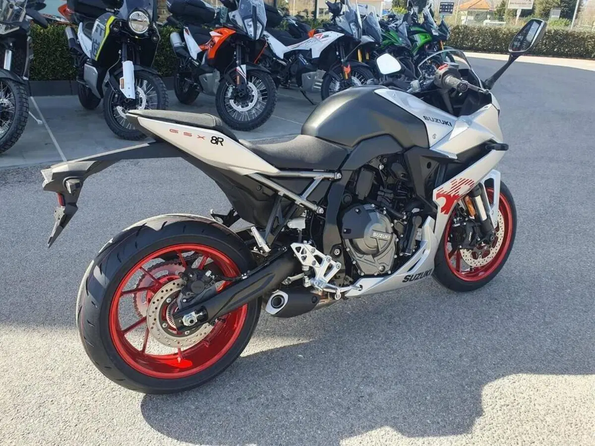 Suzuki GSX-8R (2024 - 26) (10)