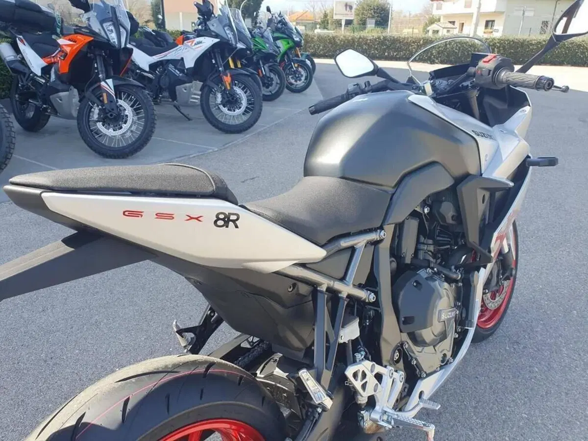Suzuki GSX-8R (2024 - 26) (11)