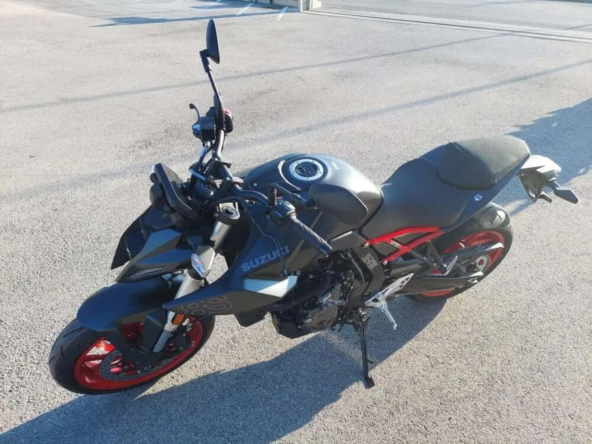 Suzuki GSX-8S (2025 - 26) (4)