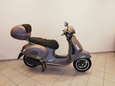 Vespa GTS 300 Super Tech (2023 - 24) usata