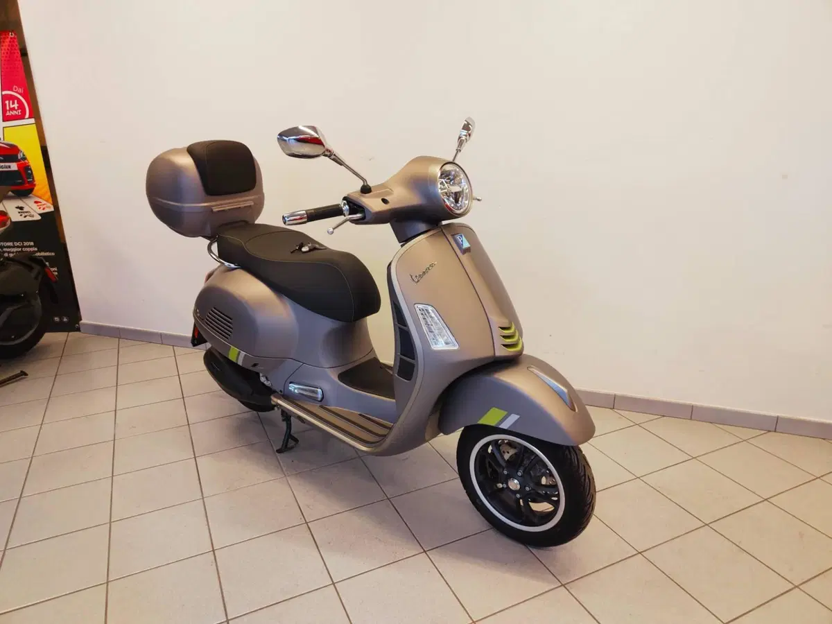 Vespa GTS 300 Super Tech (2023 - 24) (3)