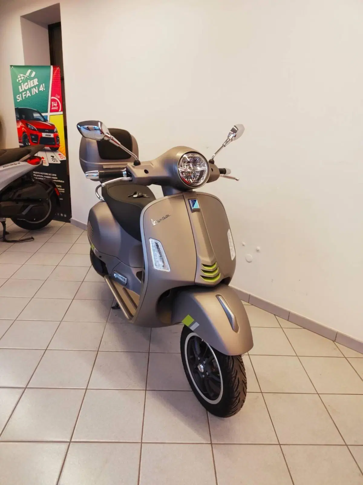 Vespa GTS 300 Super Tech (2023 - 24) (5)