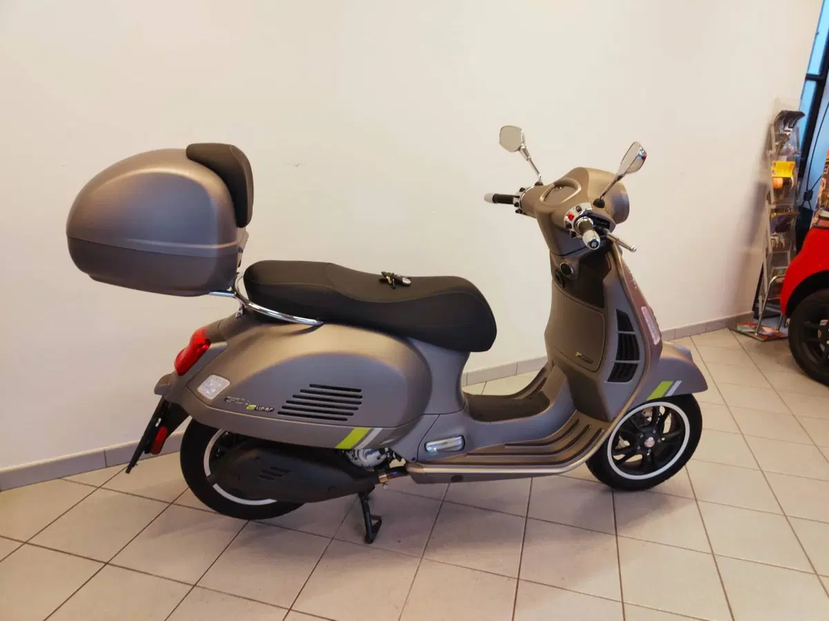 Vespa GTS 300 Super Tech (2023 - 24) (8)