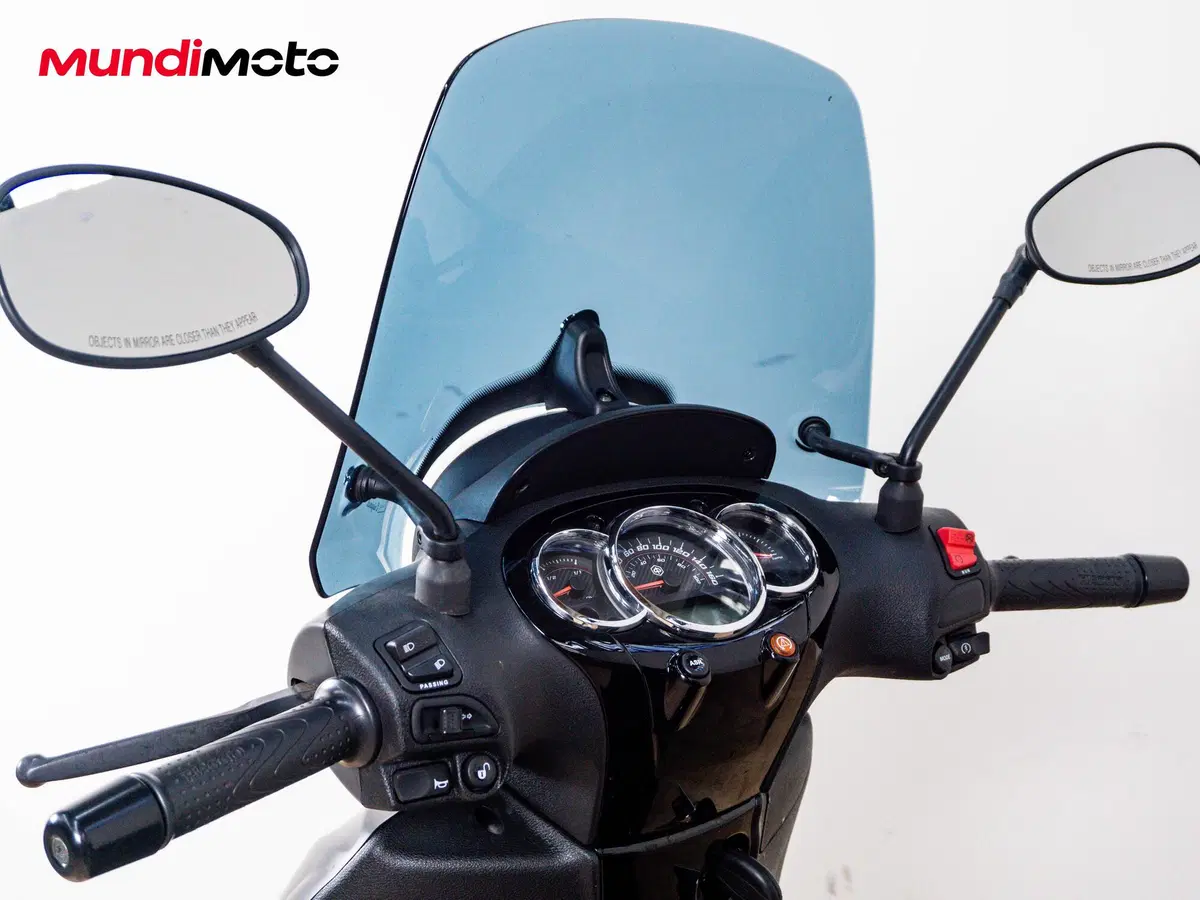 Piaggio Beverly 300 ABS-ASR (2021 - 25) (11)