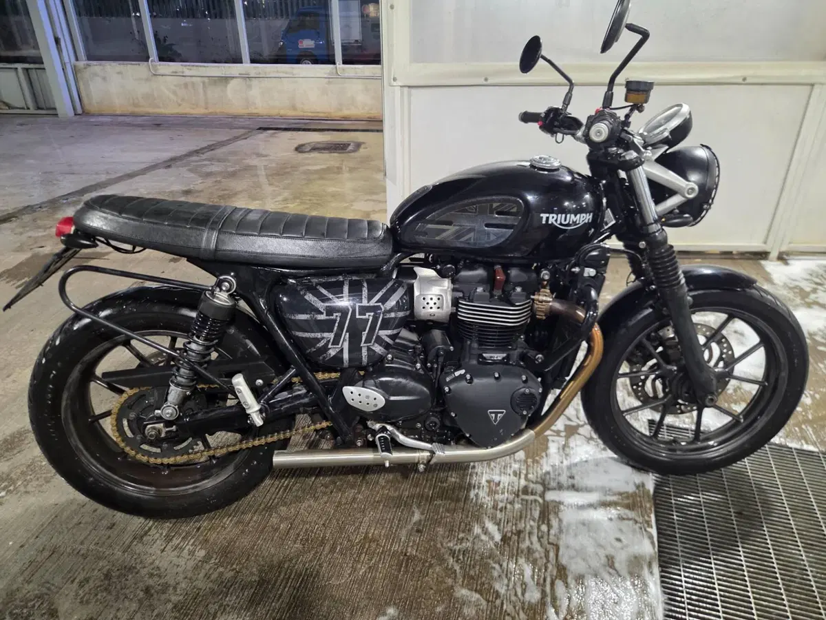 Triumph Street Twin 900 (2017 - 18)