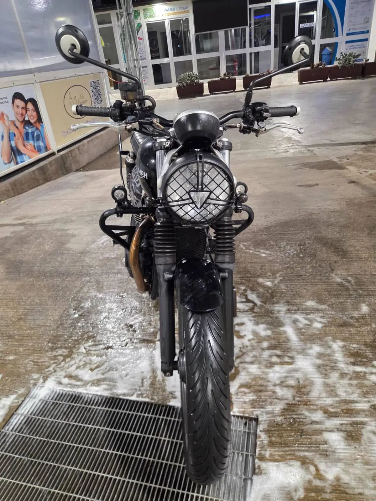 Triumph Street Twin 900 (2017 - 18) (4)