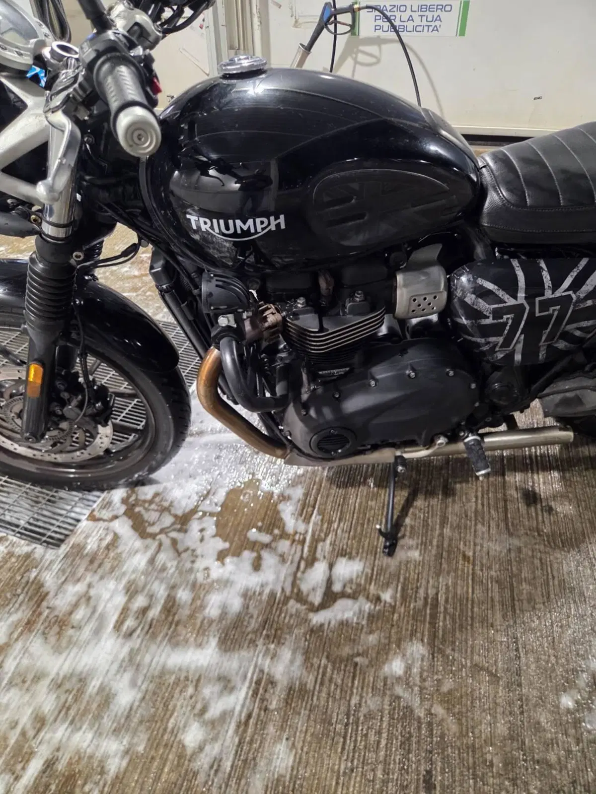 Triumph Street Twin 900 (2017 - 18) (5)