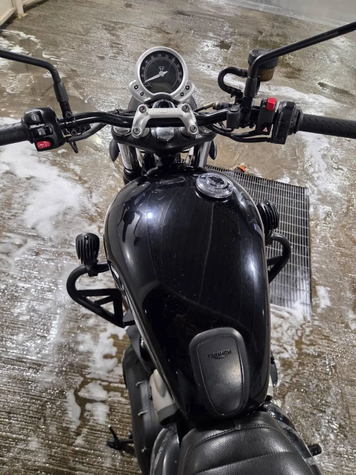 Triumph Street Twin 900 (2017 - 18) (9)