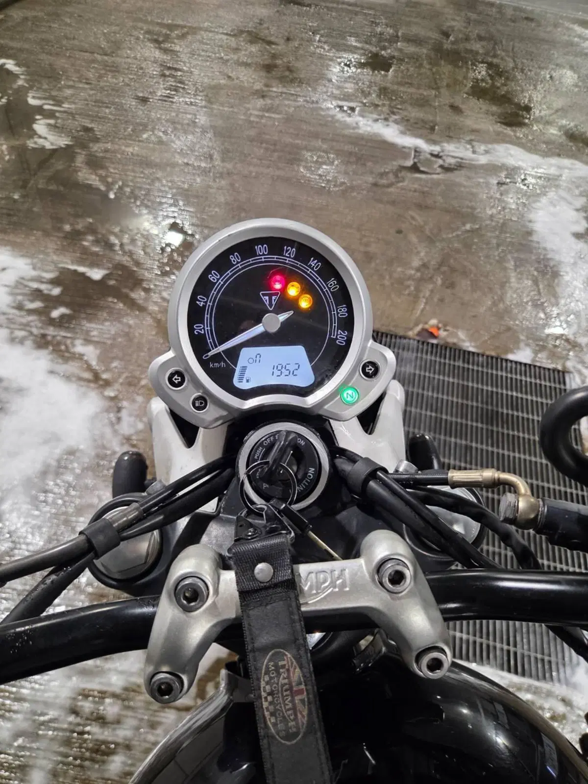 Triumph Street Twin 900 (2017 - 18) (10)