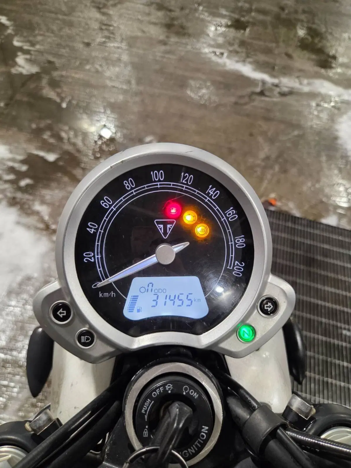 Triumph Street Twin 900 (2017 - 18) (11)