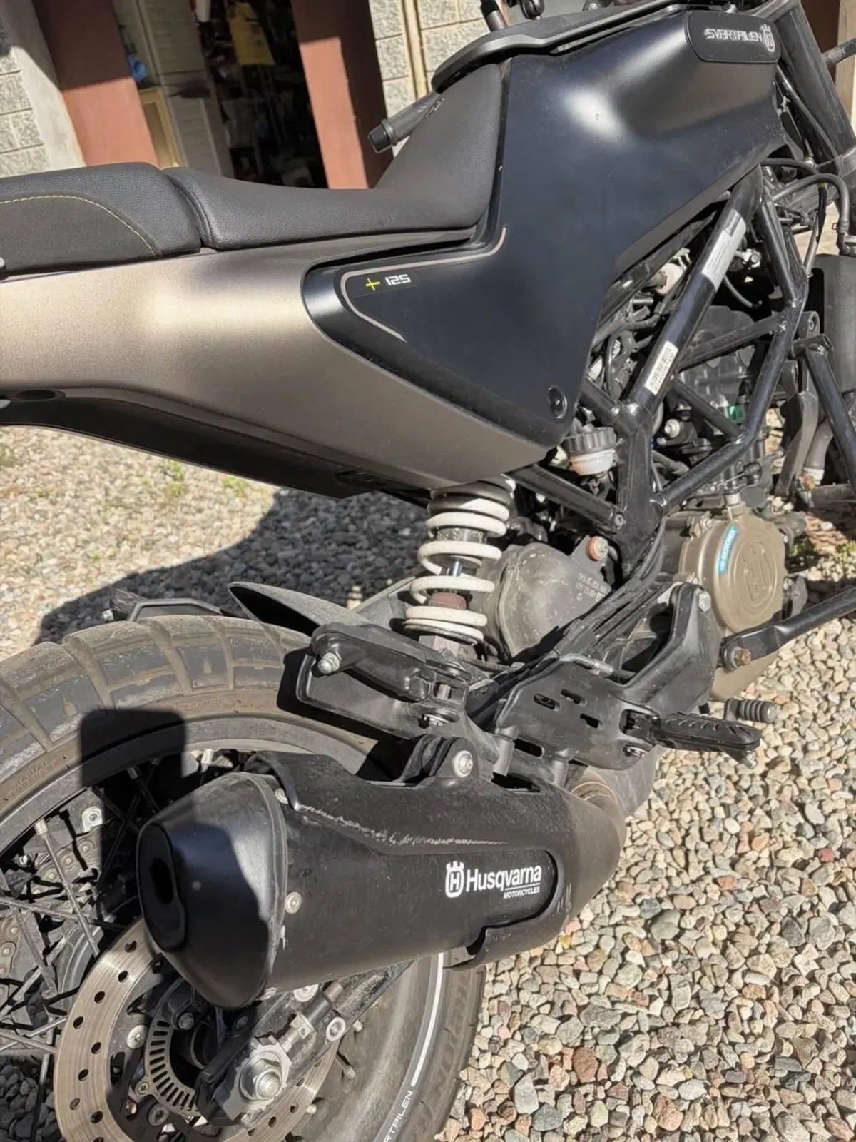 Husqvarna Svartpilen 125 (2021 - 23) (3)
