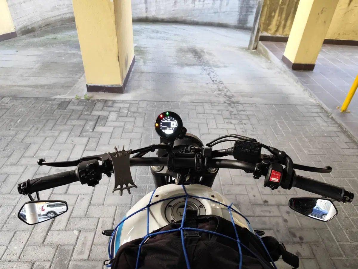 Yamaha XSR 700 (2022 - 26) (4)