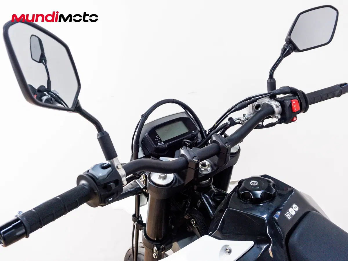 Suzuki DR-Z 400 SM (2005 - 06) (11)