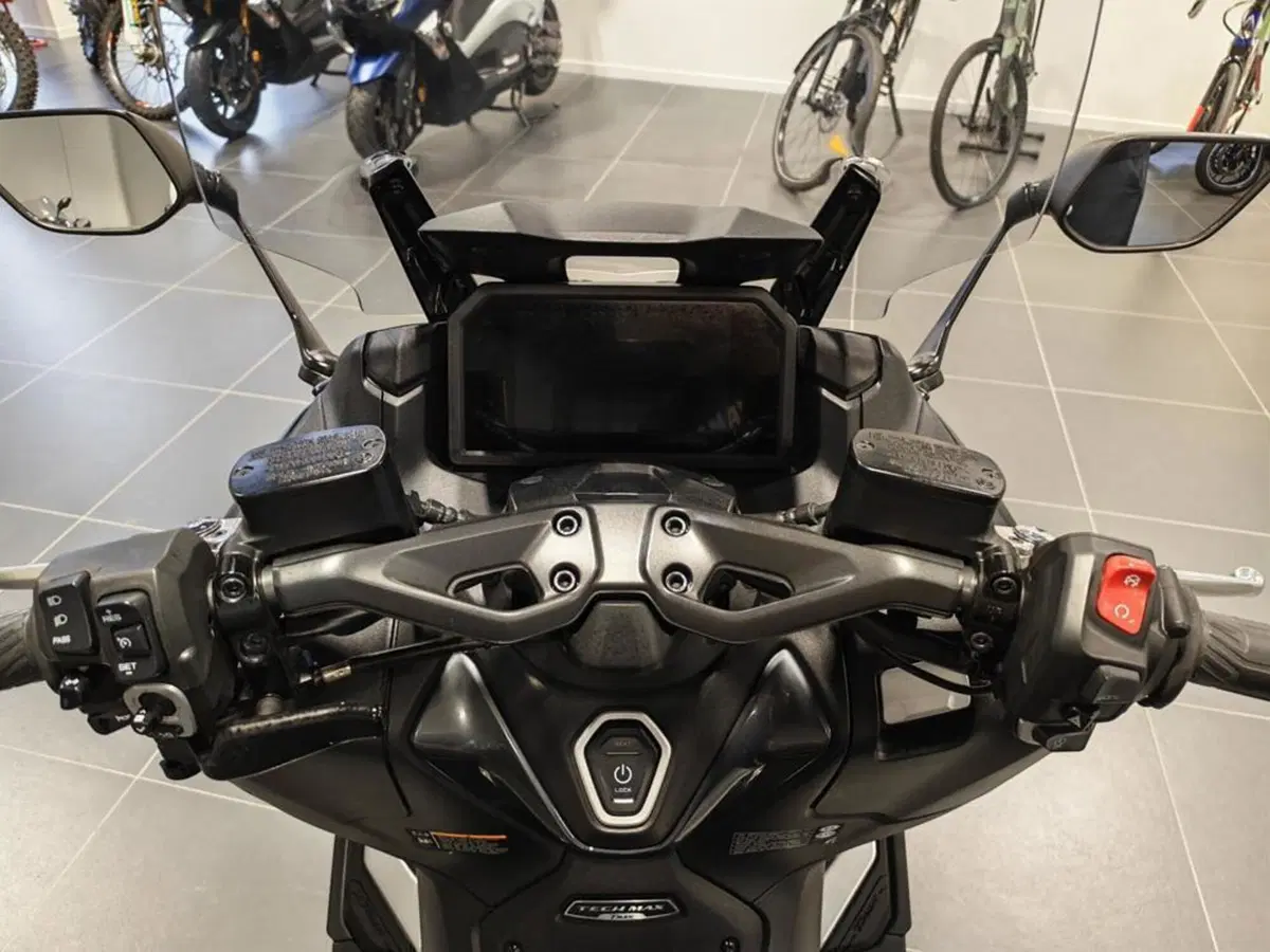 Yamaha T-Max 560 Tech Max (2022 - 24) (2)